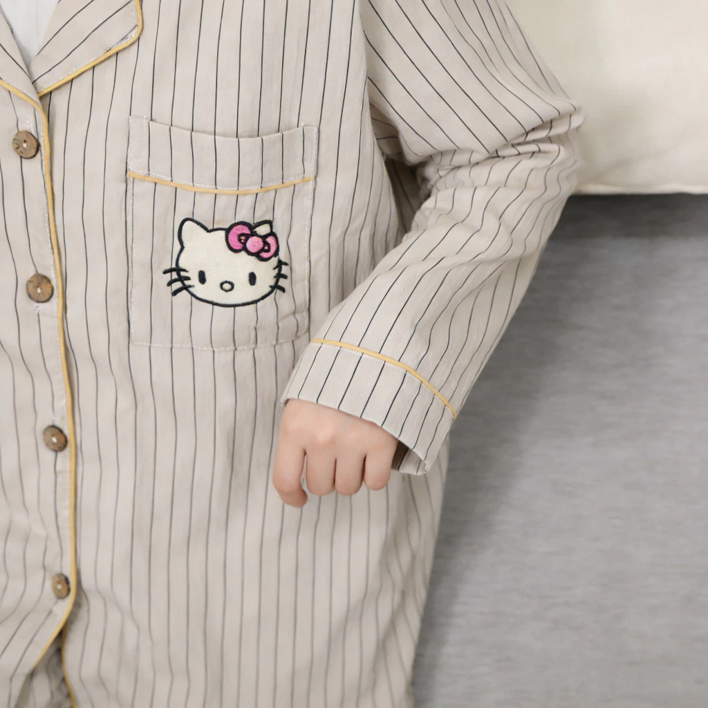 Bộ đồ ngủ Hello Kitty chất liệu mềm mại, họa tiết sọc - Image 5