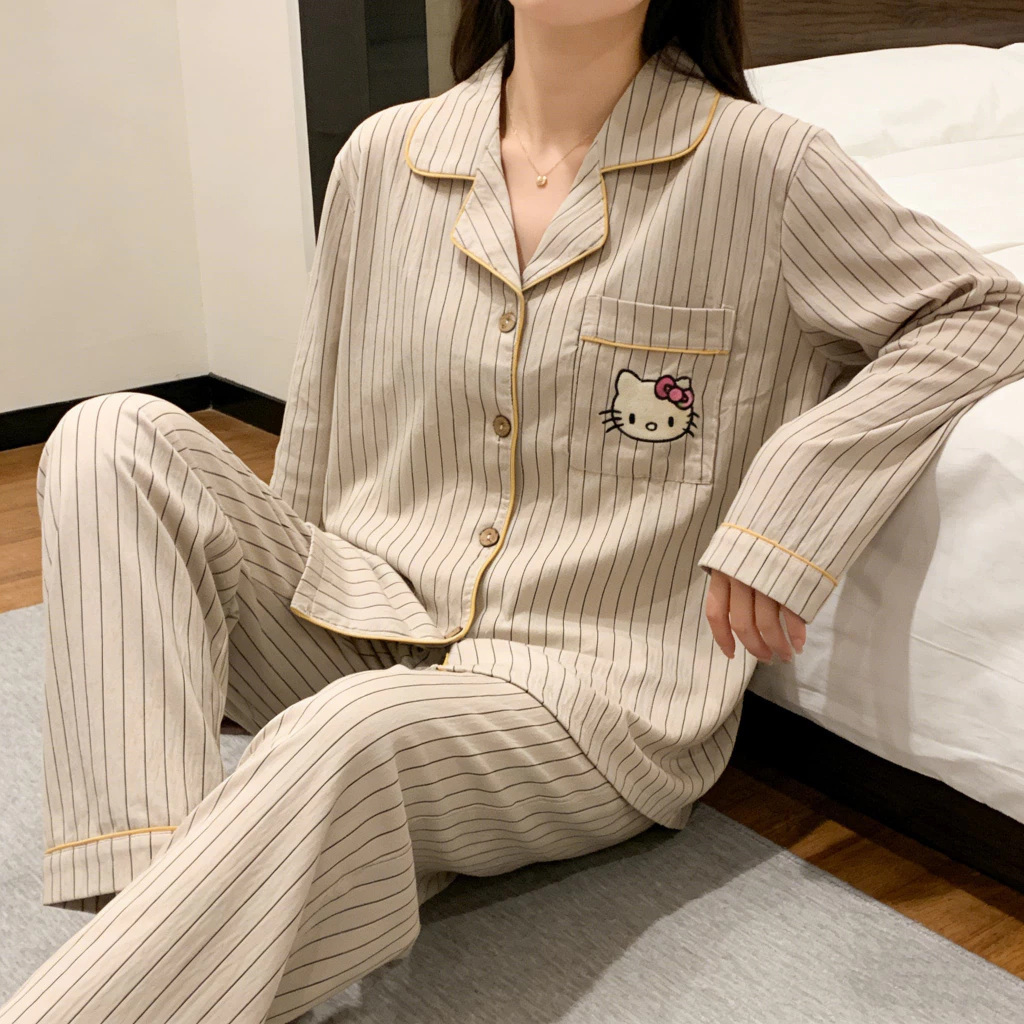 Bộ đồ ngủ Hello Kitty chất liệu mềm mại, họa tiết sọc - Image 2